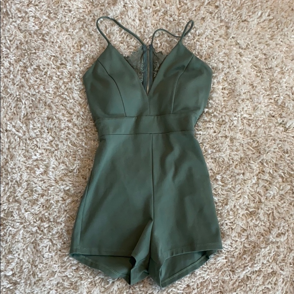 Fashion nova romper size m